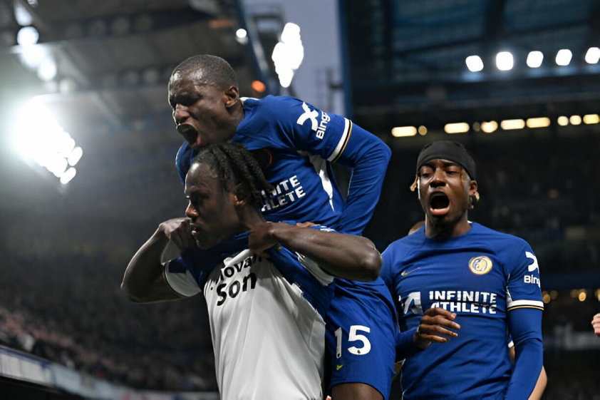 Jackson hóa Drogba, Chelsea dễ dàng đả bại Tottenham trên sân nhà 455173