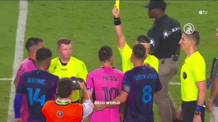 Messi hành động cực xấu, vẫn nhận 'khoan hồng' từ trọng tài 535220
