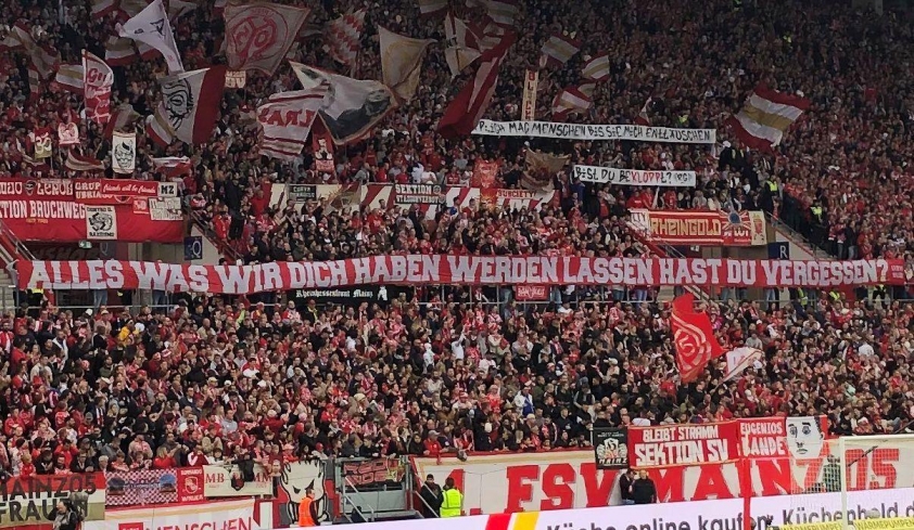 HLV Jurgen Klopp nhận 'mưa gạch đá' từ CĐV đội bóng cũ 544767