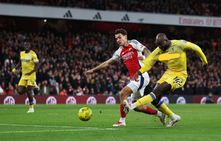 Gabriel Jesus lập hat-trick, Arsenal nhọc nhằn tiến vào bán kết Carabao Cup 571416