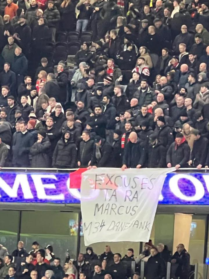 Fan MU làm điều 'cay đắng' với Rashford 571989