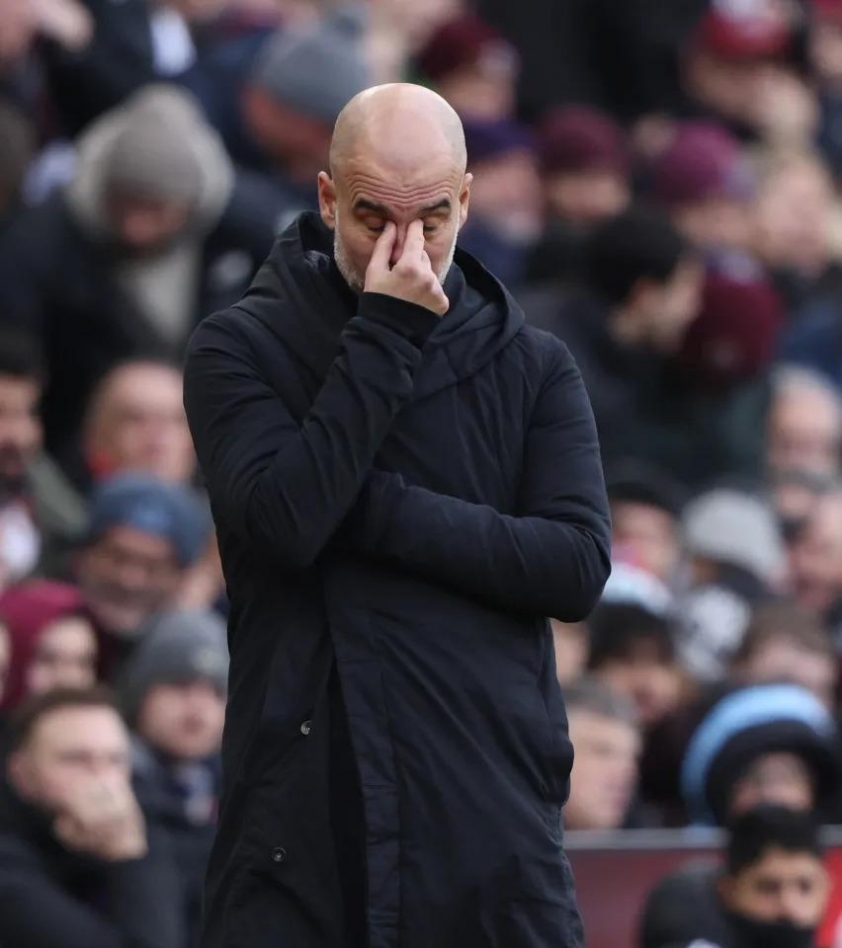 Pep Guardiola suýt bật khóc, hành động mất kiểm soát ngay trên sân 572753