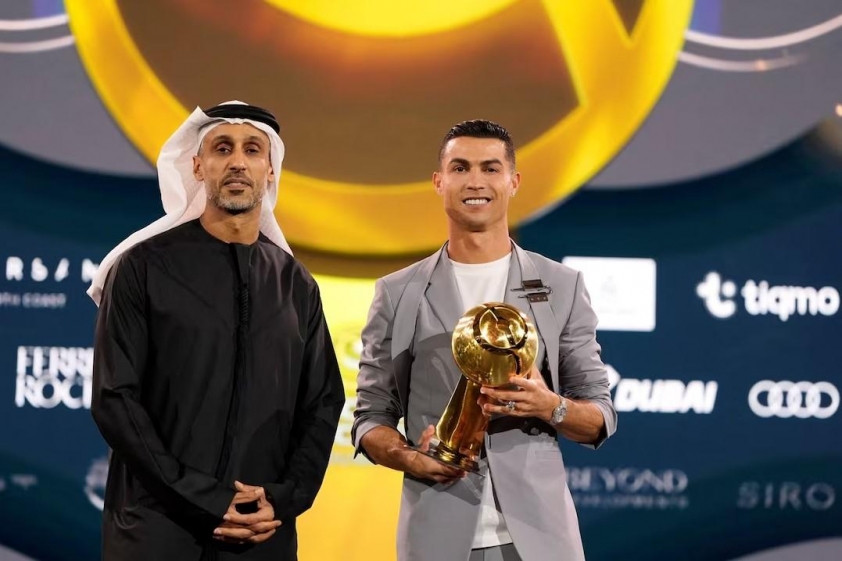 Messi có động thái lạ sau khi Ronaldo chê bai Ligue 1 576152
