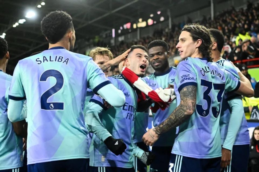 Arsenal chấm dứt chuỗi ác mộng 577699