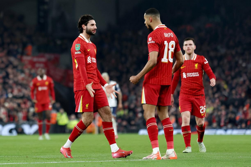 Nhấn chìm Tottenham, Liverpool thẳng tiến vào chung kết Carabao Cup 2024/25 590336