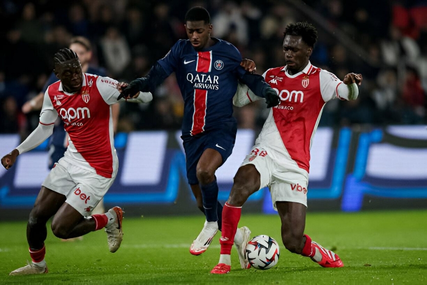 Cần gì Mbappe, Dembele đang hóa 'thánh' tại PSG! 591113
