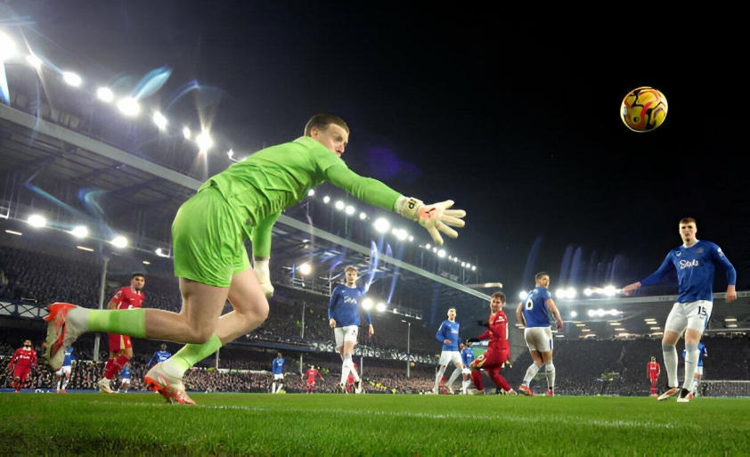 Salah tỏa sáng, Liverpool vẫn mất điểm cay đắng trên sân nhà 592616