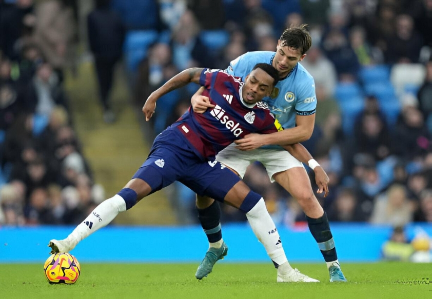 Tân binh lập hat-trick, Man City nghiền nát Newcastle trên sân nhà 593791