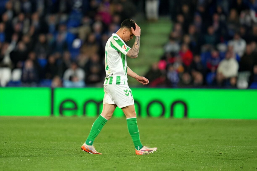 Antony bị đuổi khỏi sân, vẫn kịp tỏa sáng giúp Betis giành chiến thắng 596786