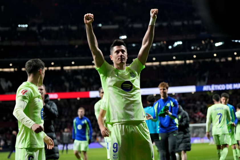 Thành tích của Messi bị Lewandowski san bằng! 605925