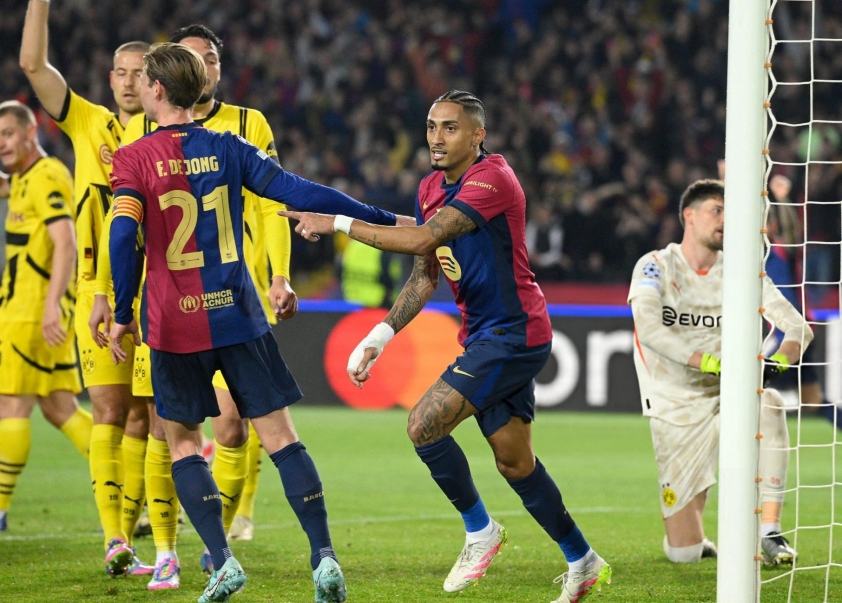Không ngừng tỏa sáng, Raphinha sánh ngang Lionel Messi tại Cúp C1 617855