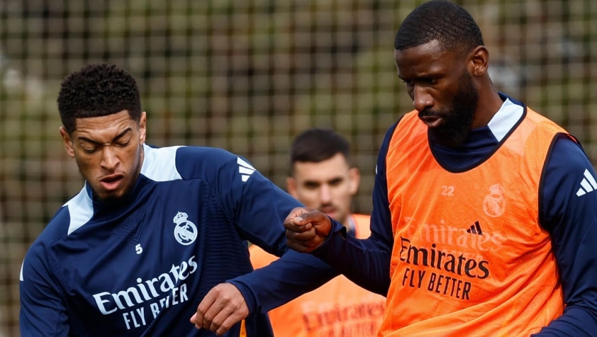 Ancelotti họp khẩn trước trận tái đấu Arsenal, nội bộ Real 'toang nặng' 620379