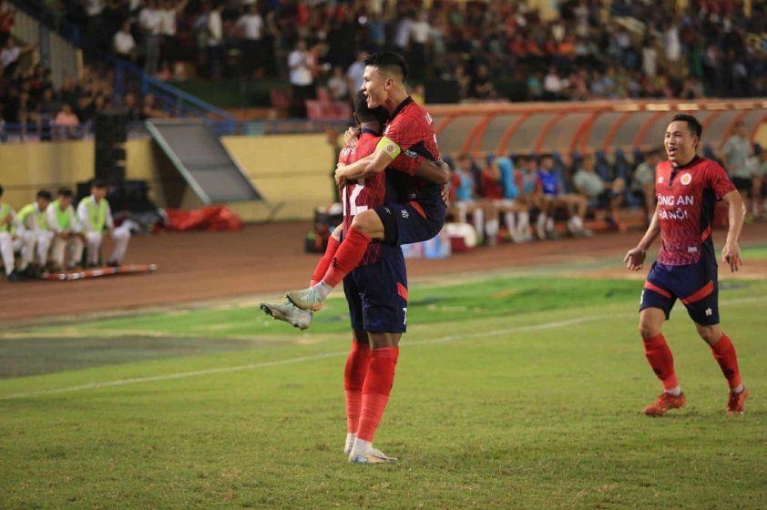 Trực tiếp CAHN 3-1 Viettel: Liên tiếp có bàn 656133