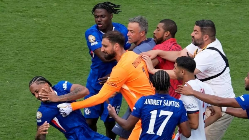Đánh cầu thủ Chelsea, HLV Luis Enrique sắp nhận án phạt cực nặng 665016