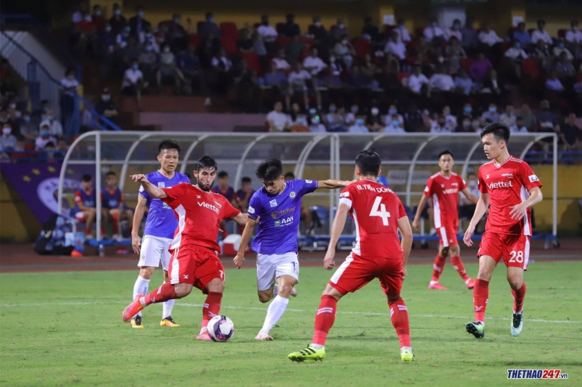 'Niềm tự hào Thủ đô' đã chơi quá bế tắc trong trận Derby với gã hàng xóm cùng thành phố (Ảnh: Thu Nga)