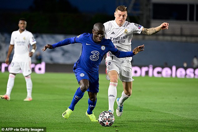 Kante đã làm chủ rất tốt tuyến giữa để kiềm tỏa tầm hoạt động của Kroos (Ảnh: Getty)