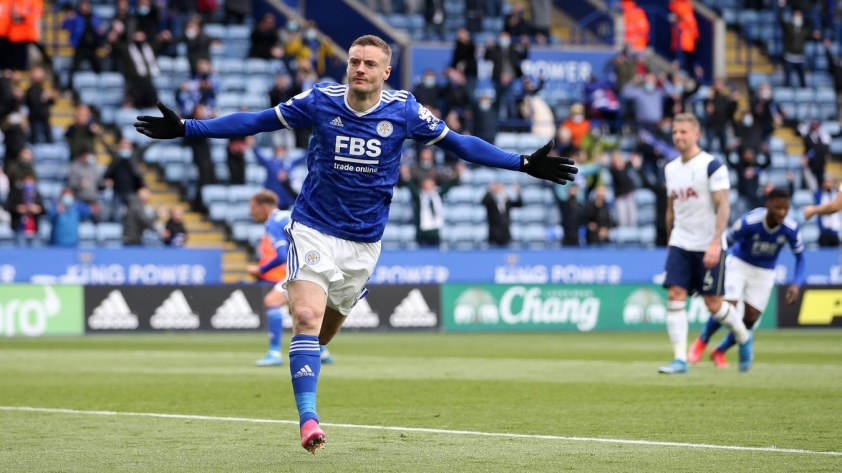 Vardy là người mở màn cho cuộc đua đầy kịch tính tại vòng 38