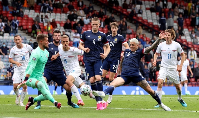 2021_06_14T142129Z_1414006519_UP1EH6E13VR8D_RTRMADP_3_SOCCER_EURO_SCO_CZE_REPORT