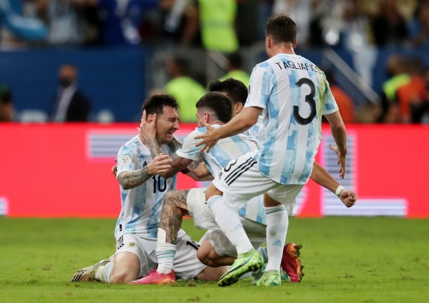 Messi xứng đáng chạm tay vào chiếc cúp vô địch Copa America