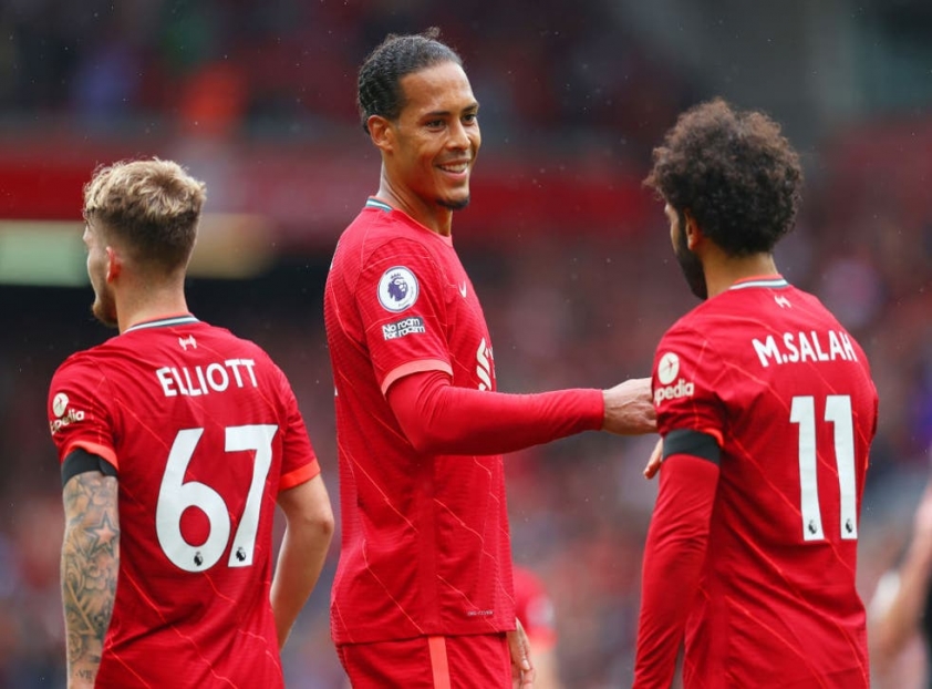 Van Dijk đang thể hiện bộ mặt vượt trội tại nơi hàng thủ của Liverpool