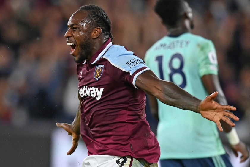 Antonio giúp West Ham có sự khởi đầu hoàn hảo tại Ngoại Hạng Anh