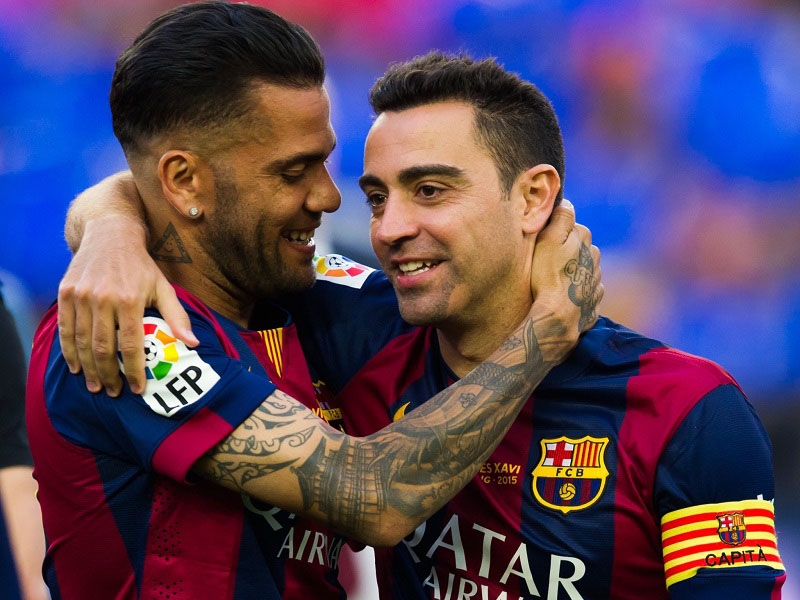 1-dani-alves-co-the-tro-ve-barcelona