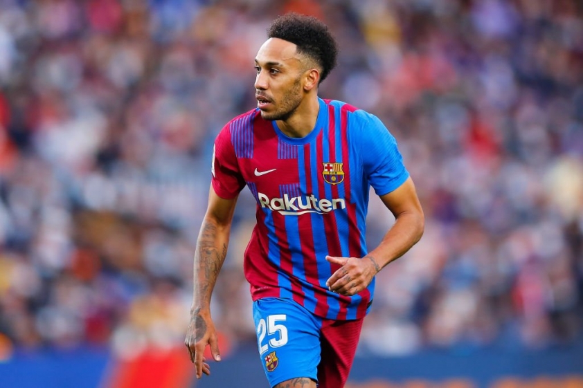 Aubameyang như một món quà của Arsenal dành cho Barca
