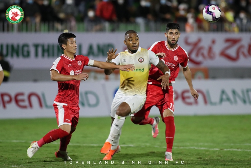 Rafaelson luôn bị kèm cặp rất kỹ