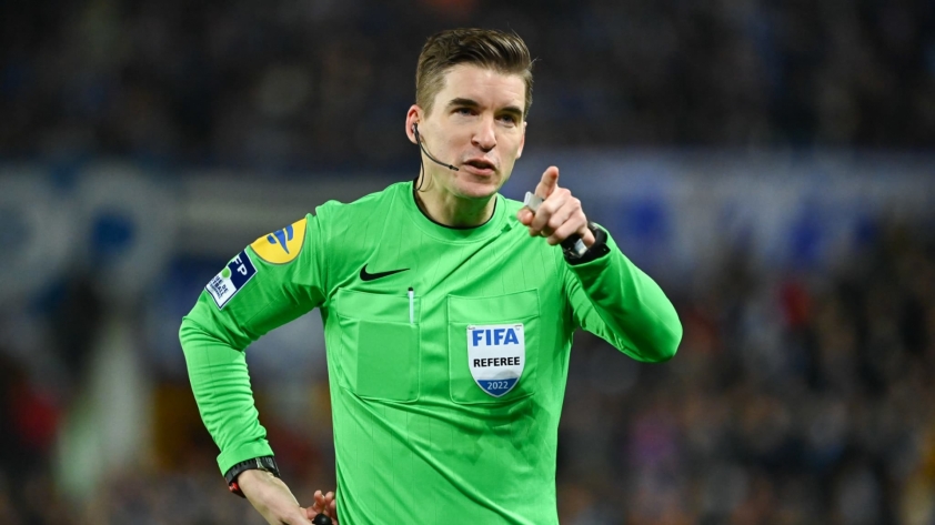 Francois-Letexier-au-sifflet-pour-Real-Chelsea-1614588
