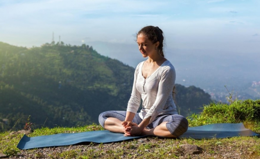 Nếu có thể thực hiện tư thế này, nó sẽ giúp bạn giải toả lo âu, stress vô cùng hiệu quả. Ảnh: Internet.