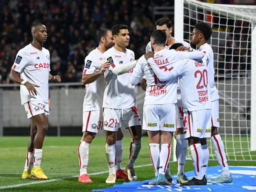 Cả đôi bên đều quyết tâm có được 3 điểm (Ảnh: Eurosport)