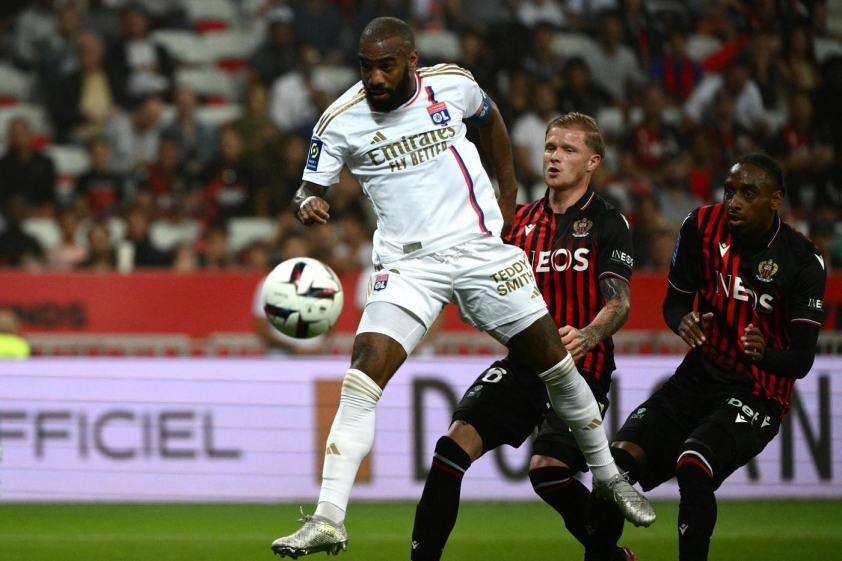 Lyon đang tấn công ấn tượng (Nguồn: Dynamo.kiev)