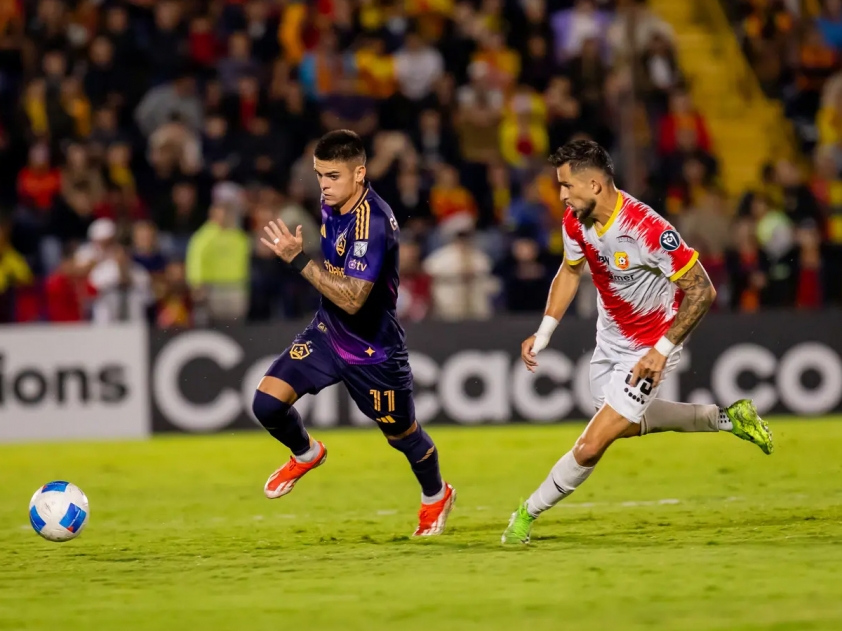 Thất bại 0-1 ở lượt đi khiến cho LA Galaxy gặp bất lợi (Ảnh: Eurosport)