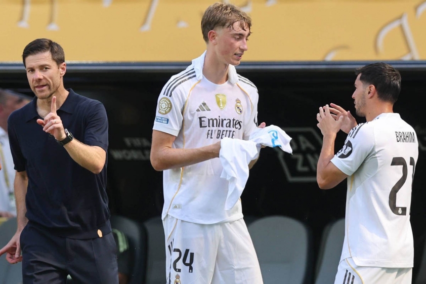 Real Madrid vùi dập đối thủ hạng 2, Mbappe và Vinicius vẫn tịt ngòi