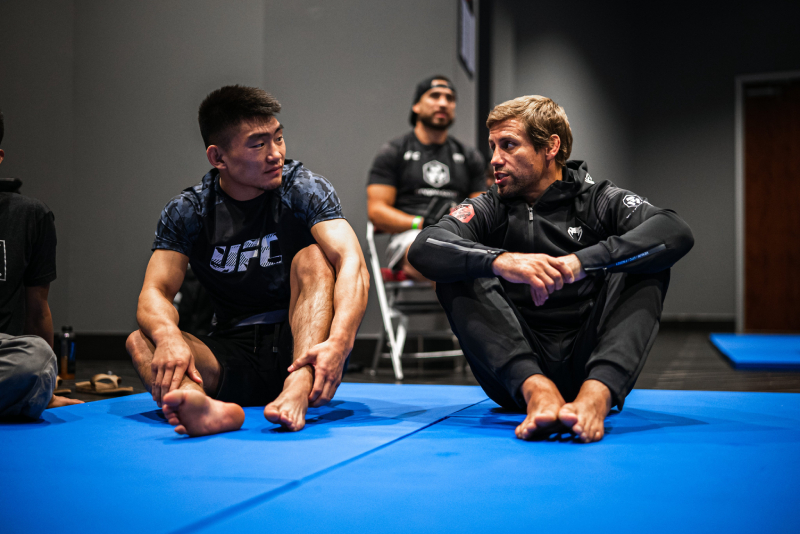 Đỉnh cao UFC Vegas 72: Siêu sao Trung Quốc Song Yadong ‘chờ vía’ sư phụ, quyết hạ Simon 273295