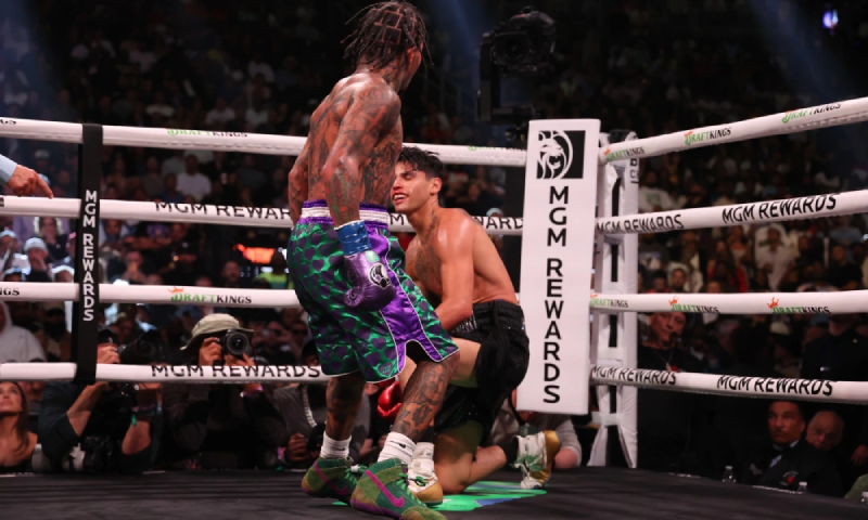 Biến căng boxing: Garcia tố bạn tập Mông Cổ là kẻ phản bội, giúp Davis thắng knock-out 273671