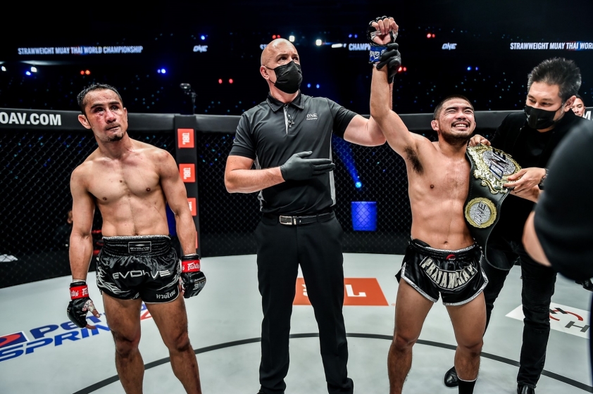 'Trận đấu lớn nhất trong đời tôi': Prajanchai vui mừng khi hạ knock-out Sam-A trong trận tái đấu tranh đai vô địch thế giới 296750