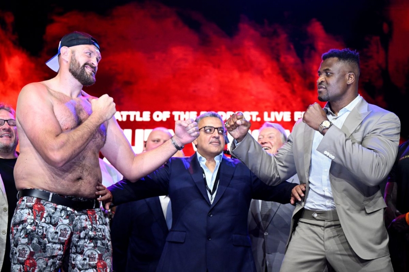 Phía Tyson Fury 325663