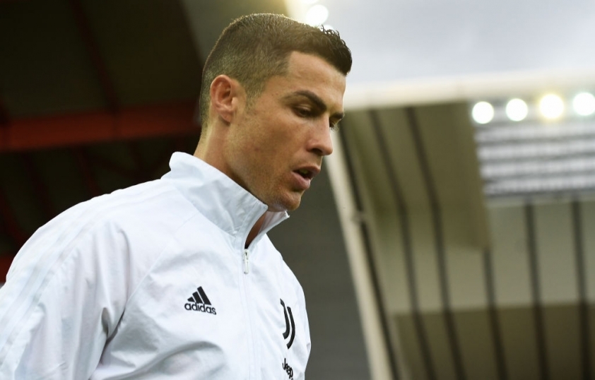 Chuyển nhượng bóng đá 5/5: Ronaldo ra đi giá 0 đồng, Messi ký 2 năm 42072