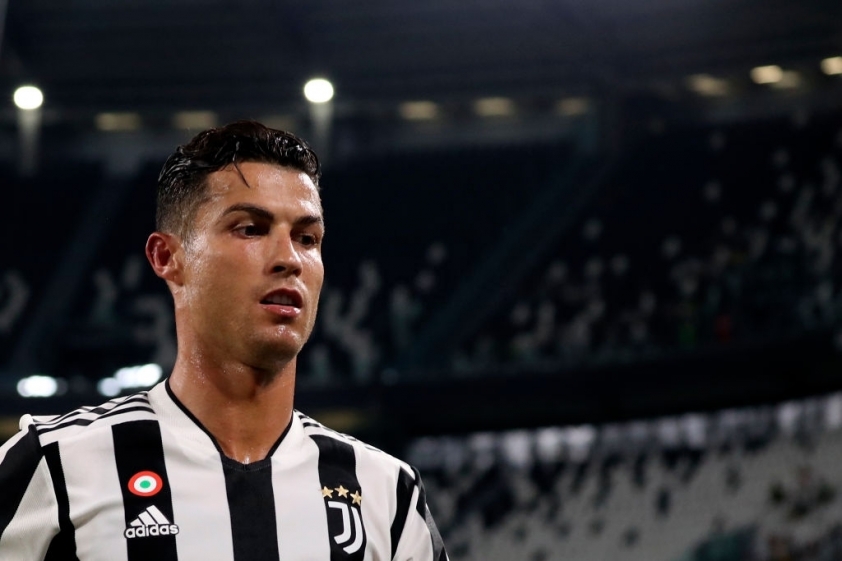 Chuyển nhượng bóng đá tối 15/8: Ronaldo về dưới trướng 'kẻ thù năm xưa'? 69235