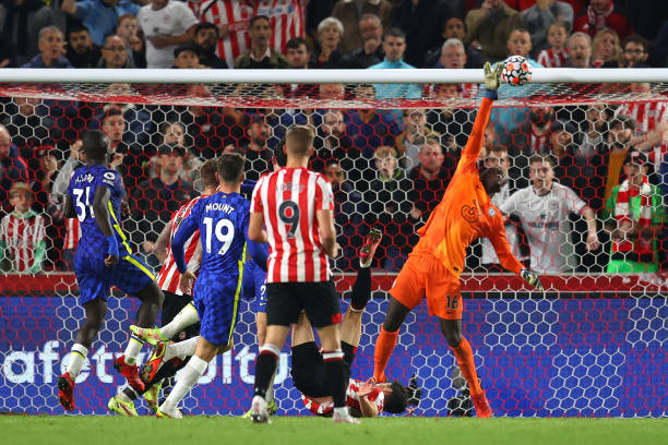 Brentford gây ra nhiều khó khăn cho Chelsea. Ảnh: Getty