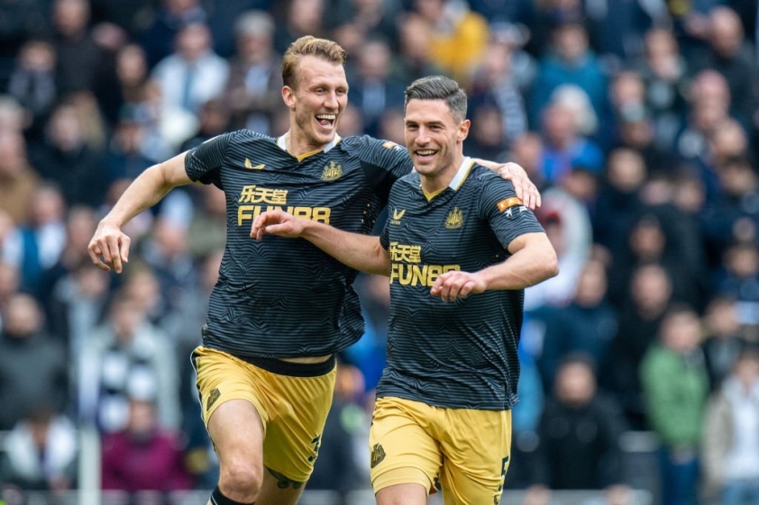 Newcastle gây bất ngờ với bàn mở tỉ số vào lưới Tottenham