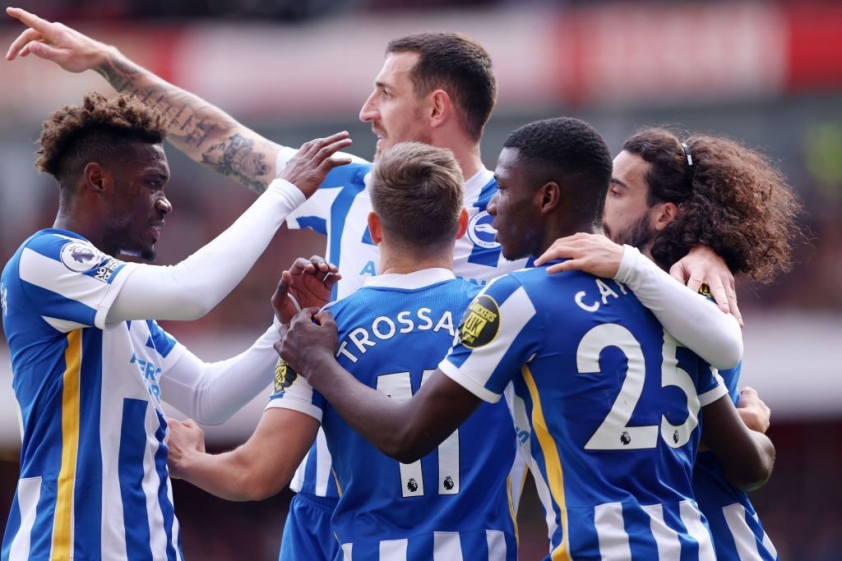 Brighton gây bất ngờ khi có bàn thắng dẫn trước