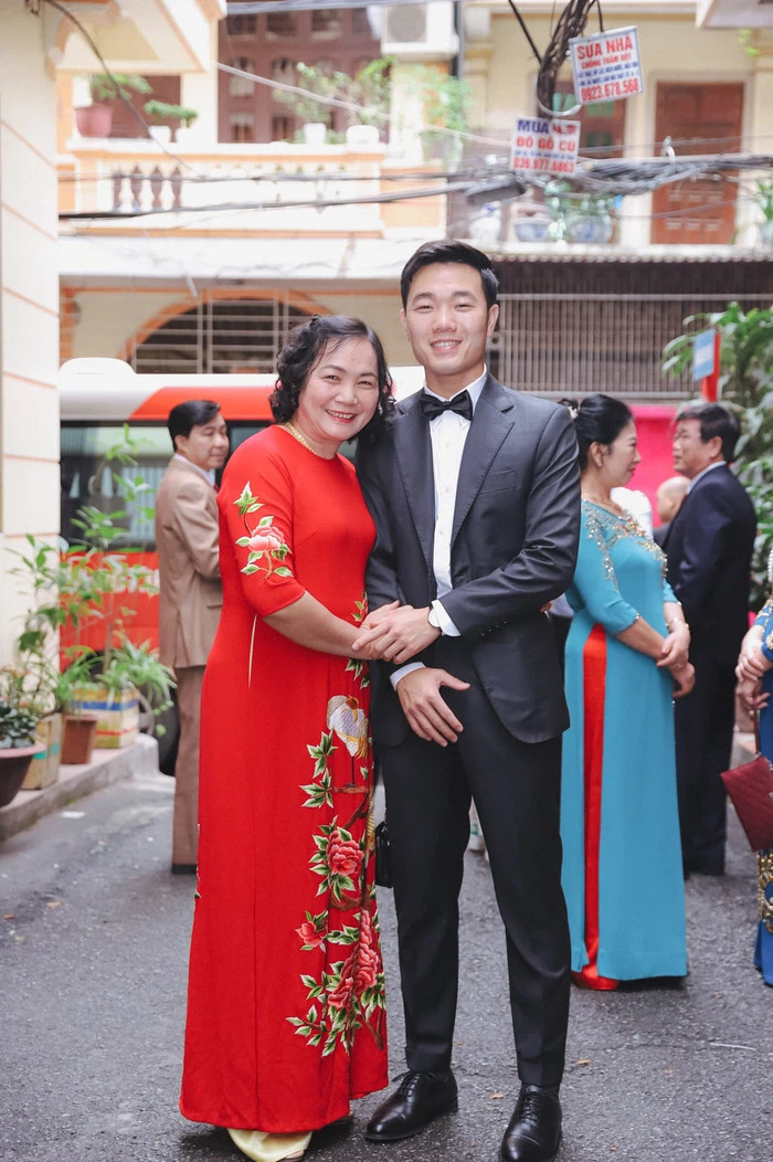 Xuân Trường hôn Nhuệ Giang đầy tình cảm 36954