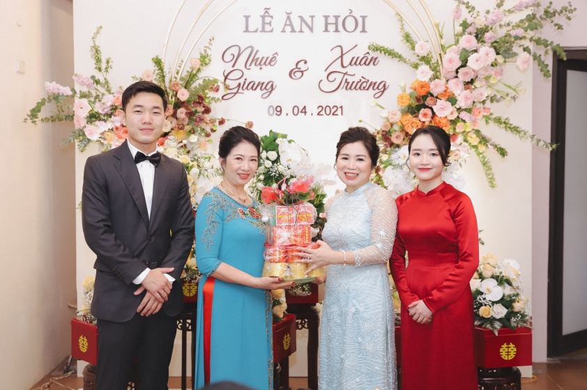 Xuân Trường hôn Nhuệ Giang đầy tình cảm 36964