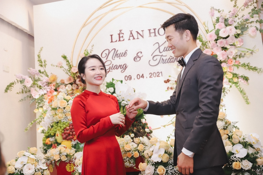 Xuân Trường hôn Nhuệ Giang đầy tình cảm 36966