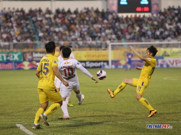 Kiatisak: 'Tôi chưa từng nói HAGL muốn vô địch' 37753