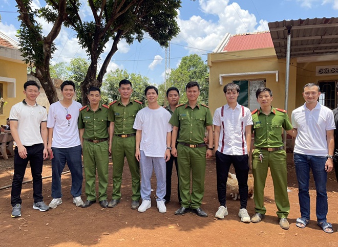 Công Phượng, Xuân Trường 'đốn tim fan' khi đi làm CCCD 39821