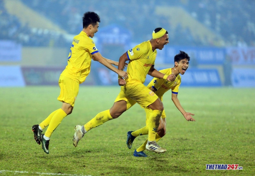 Trực tiếp Quảng Ninh vs Nam Định: Bám đuổi HAGL 40217