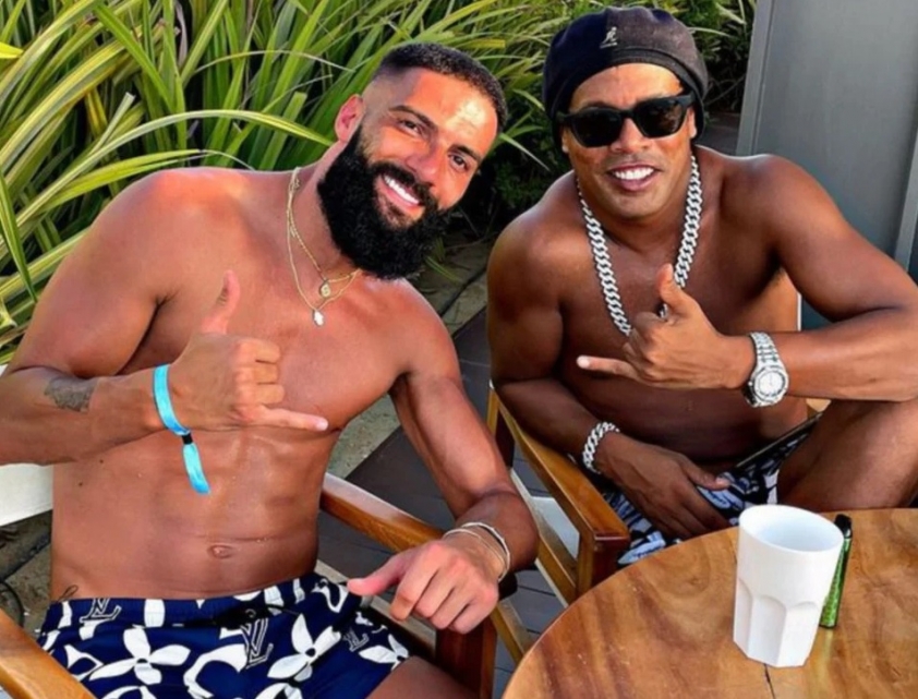 Đối thủ ĐTVN bất ngờ 'nhận quà' từ Ronaldinho 47054